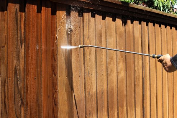 Cost of Fence Cleaning in Lehigh Acres