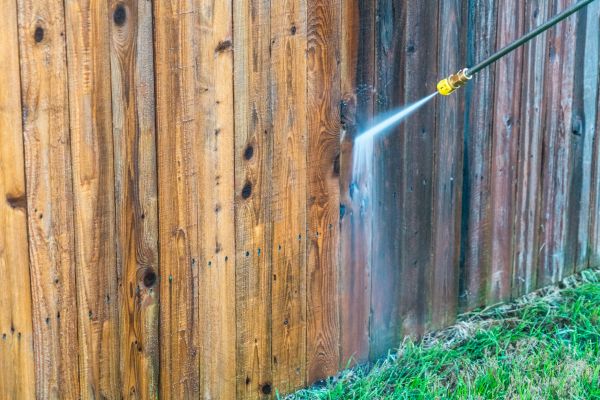 Cost of Fence Pressure Washing in Lehigh Acres