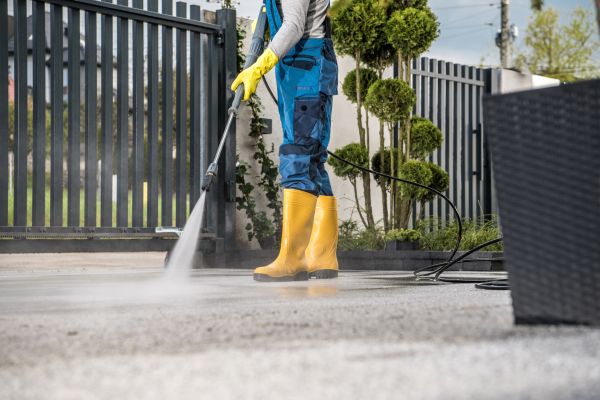 Cost of Driveway Power Washing in Lehigh Acres