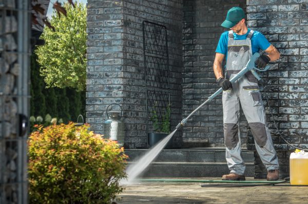 Outside House Cleaning in Lehigh Acres
