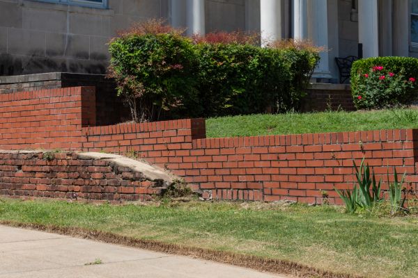 Cost of Retaining Wall Cleaning in Lehigh Acres