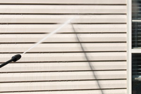 Cost of Apartment Power Washing in Lehigh Acres